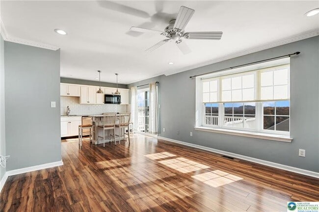 Building Photo - 5985 Saratoga Ln