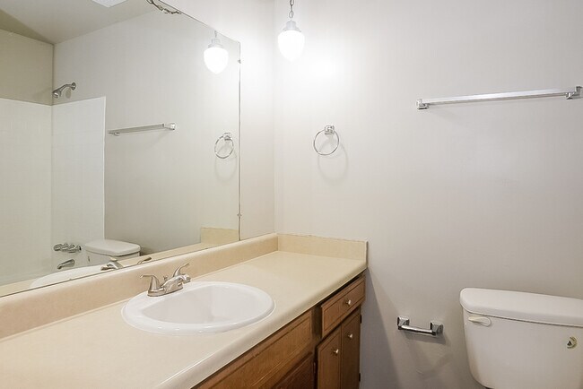 Building Photo - Beautiful 3 Bedroom Brick Ranch Home