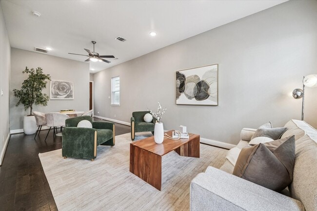 Building Photo - 5443 Camaguey St