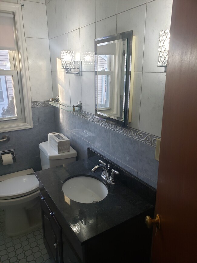 Building Photo - 19 Maplewood Ave