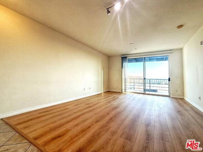 Building Photo - 629 Traction Ave