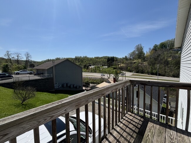 Building Photo - 941 Vista Ln