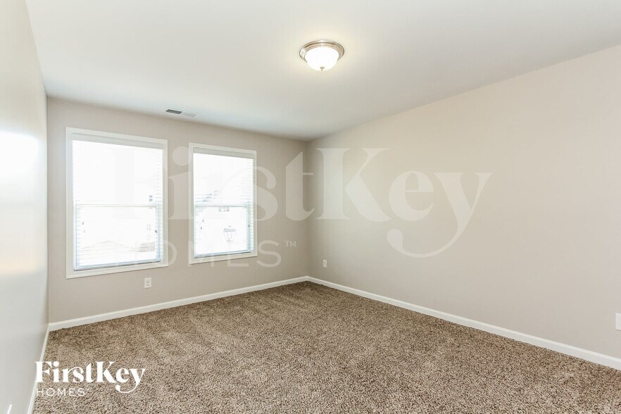 Building Photo - 3940 Lake Breeze Dr