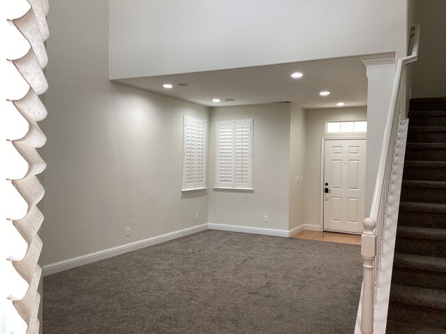 Building Photo - 741 W Barcelona Ln