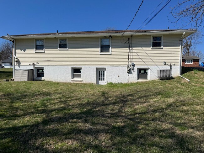 Building Photo - 3 bed 1 Bath Single family home in Valley Township