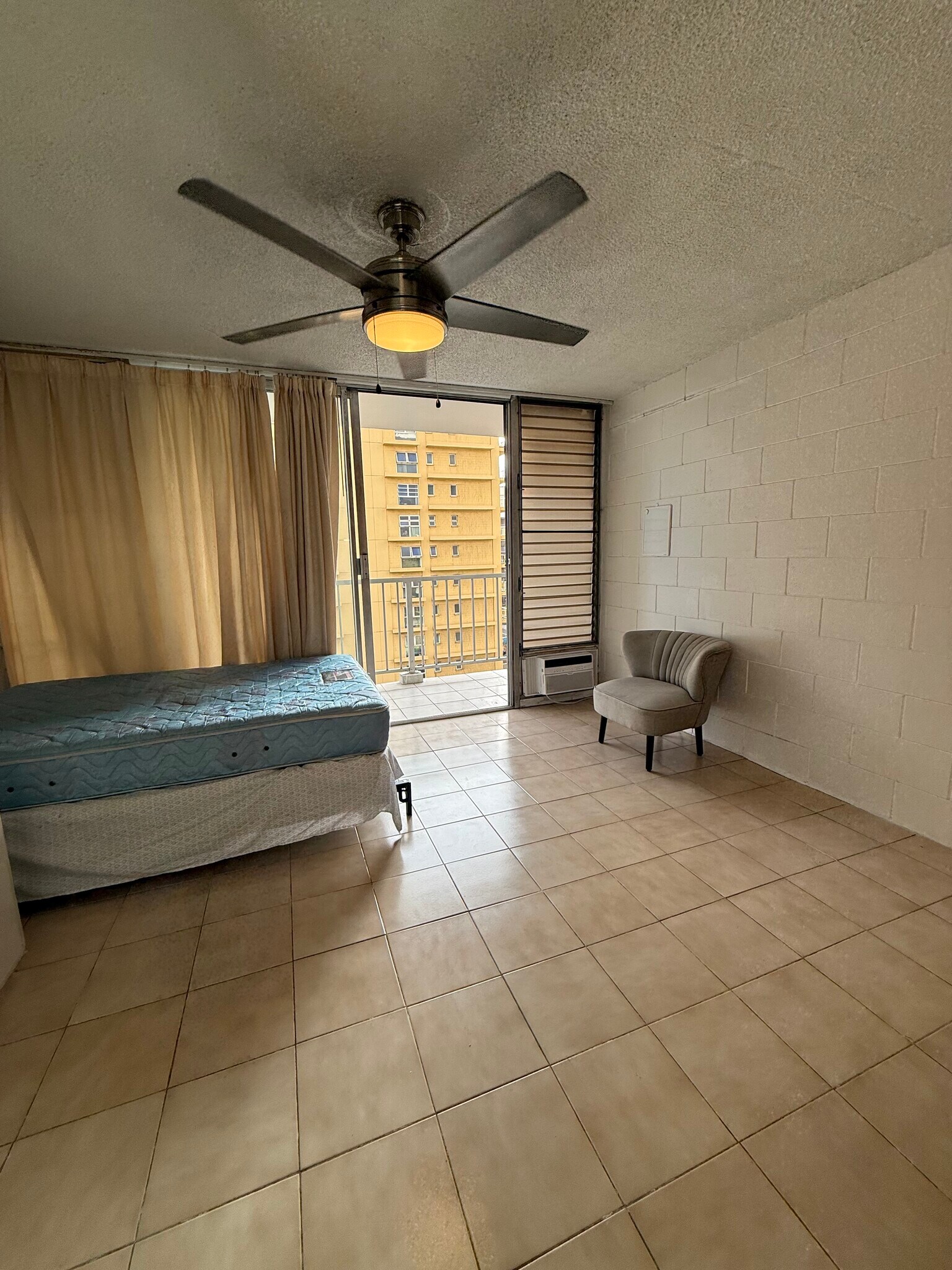 Building Photo - 2509 Ala Wai Blvd