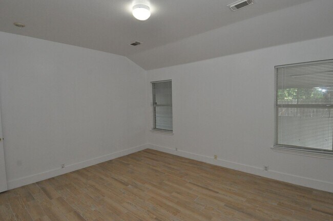 Building Photo - Newly Renovated Home in Pflugerville - Gre...