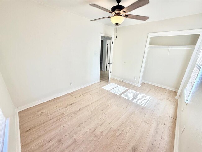 Building Photo - 5330 Wellington Dr