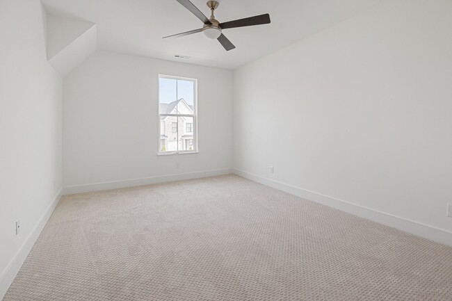 Building Photo - 3049 Inman Dr