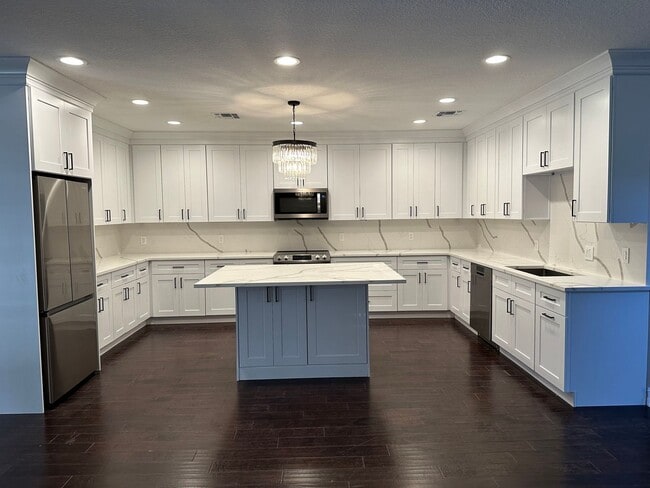 Building Photo - 1115 Damask St