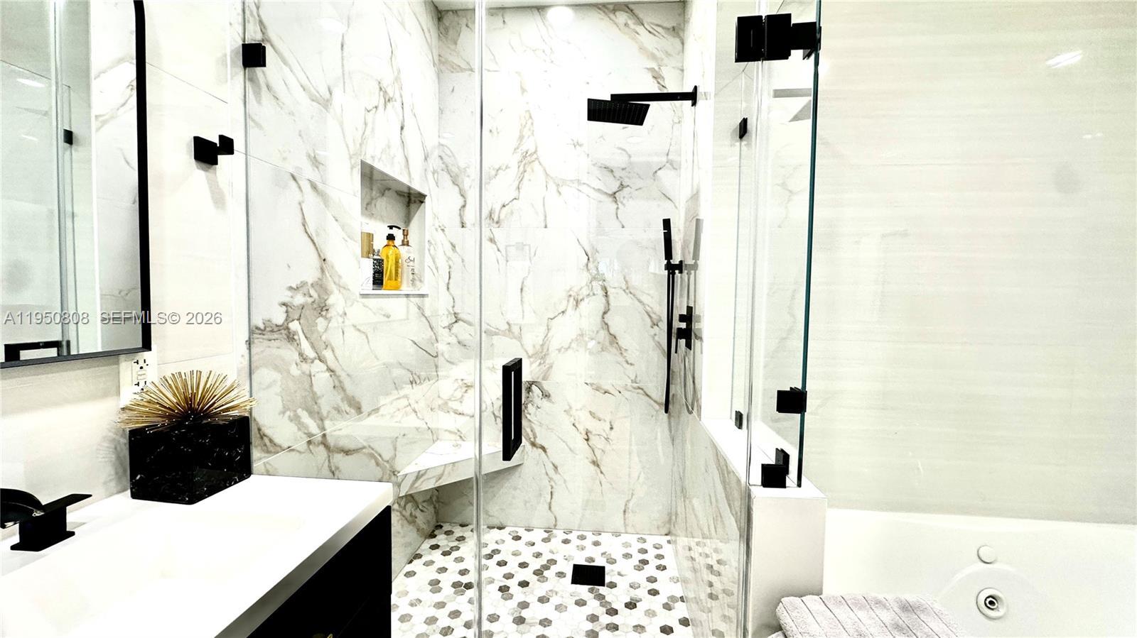 Building Photo - 814 NE 19th Ave