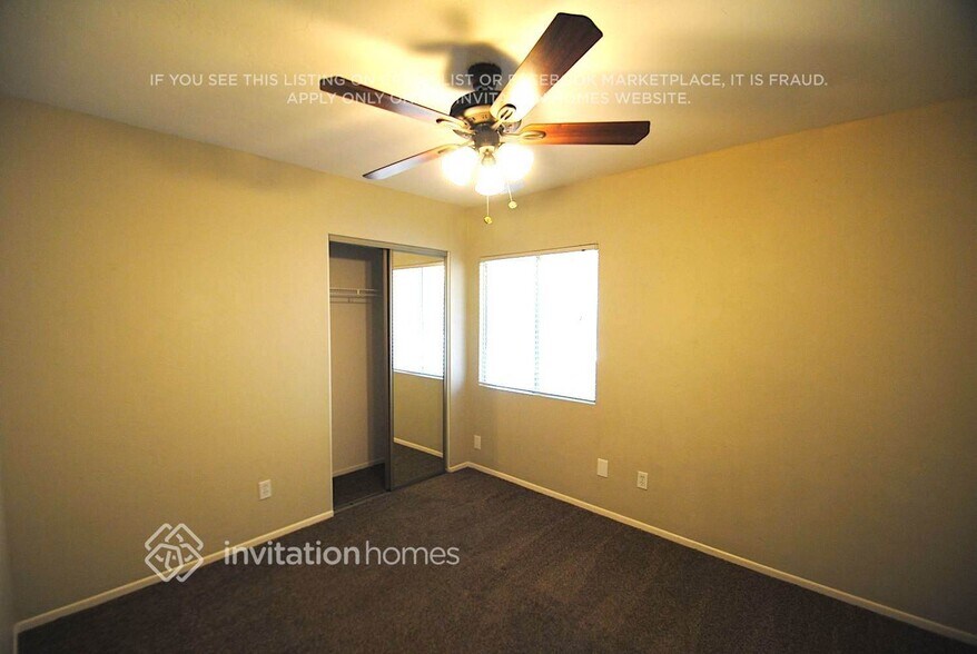 Building Photo - 2742 S Las Palmas