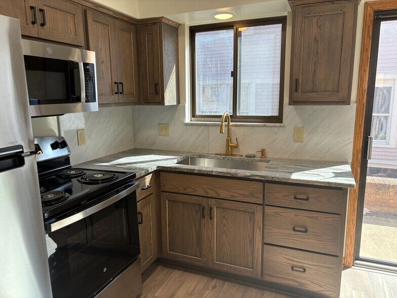 Building Photo - 1812 2nd St