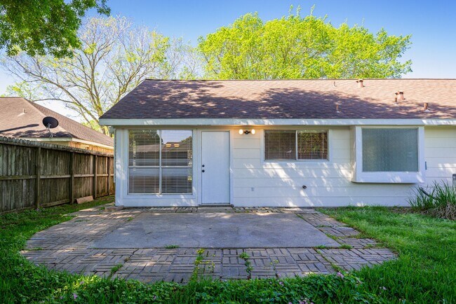 Building Photo - 412 Meadowpoint Dr