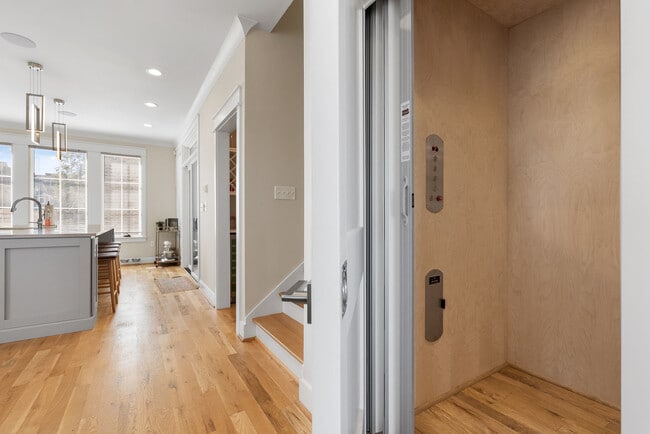 Building Photo - Bradshaw Commons