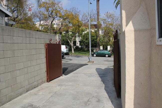 Building Photo - 125 Carr Dr