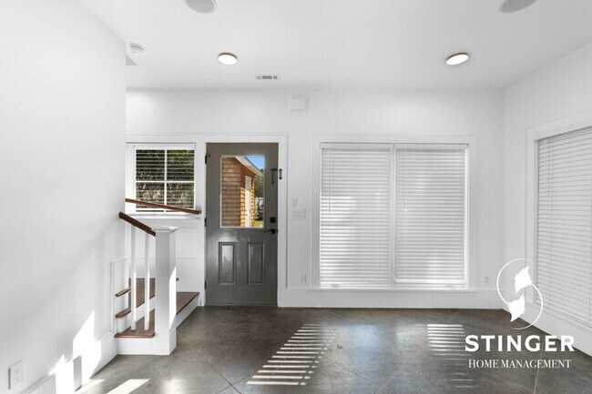 Building Photo - 1616 Paris Ave W