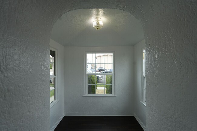 Building Photo - 917 ALAMEDA WU