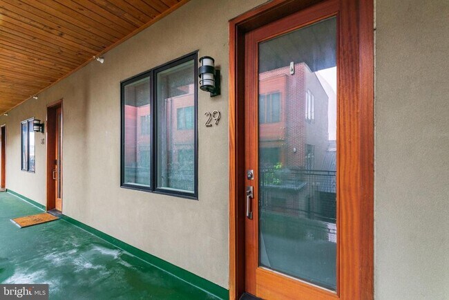 Building Photo - 1247 E Columbia Ave