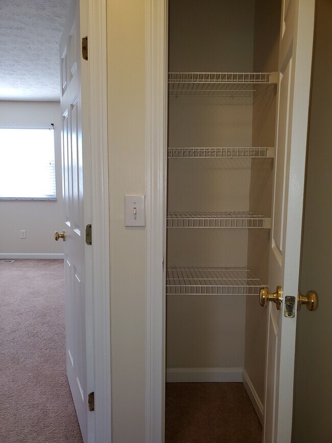 Building Photo - 1215 Weybridge Rd