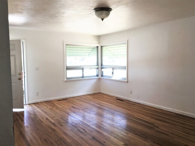 Building Photo - Affordable 3 bd, 2 bath home in the heart ...