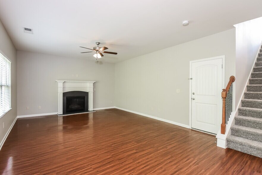 Building Photo - 930 Walking Stick Trail NE