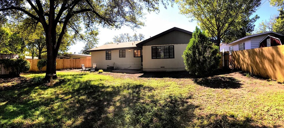 Building Photo - 3108 Medina Ave