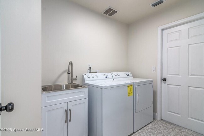 Building Photo - 480 Prestwick Ct