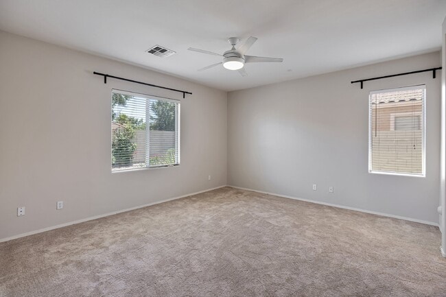 Building Photo - Lovely Seville rental on quiet street now ...