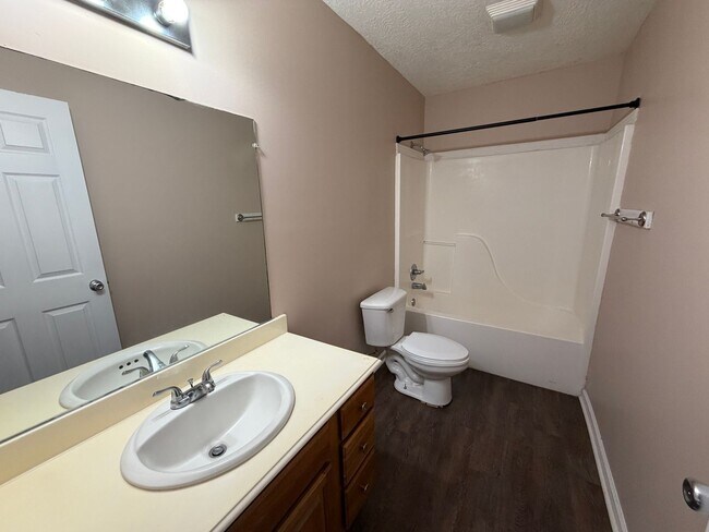 Building Photo - 2304 Merwood St