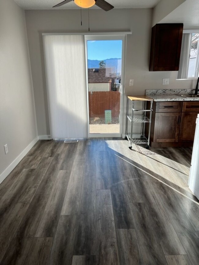 Building Photo - REMODELED TWO BED TOWNHOME!!