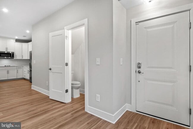 Building Photo - 1704 Bandit Loop