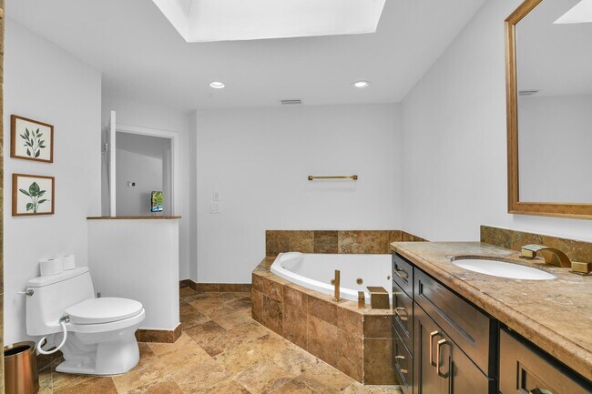 Building Photo - 753 Villa Portofino Cir