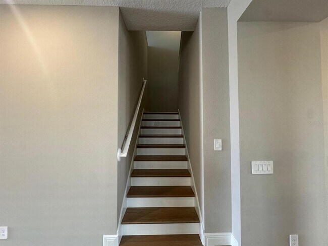 Building Photo - 16405 Silver Brk Wy