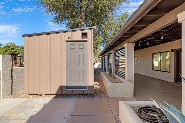 Building Photo - 2882 S Palmer Dr