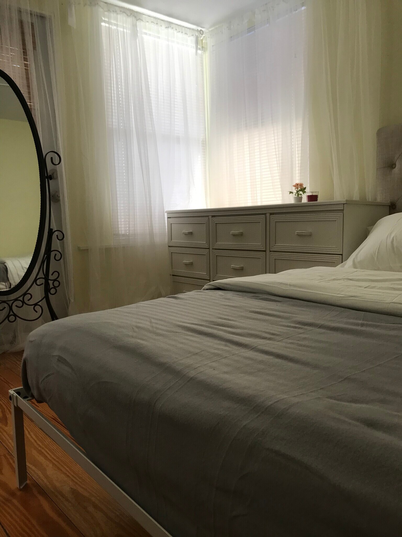 Queen private bedroom with sleeping sofa. - 2440 Manasota Beach Rd