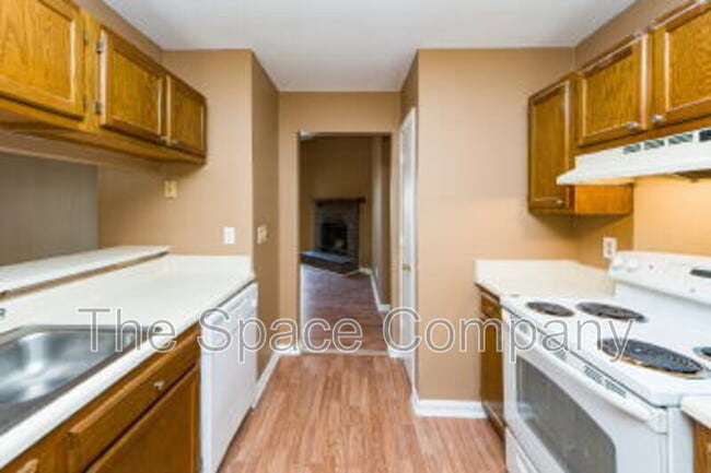 Building Photo - 404 Erskine St