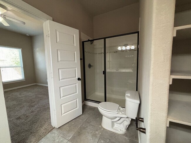 Building Photo - Luxury 3 Bed-2 Bath Duplex in NBTX!