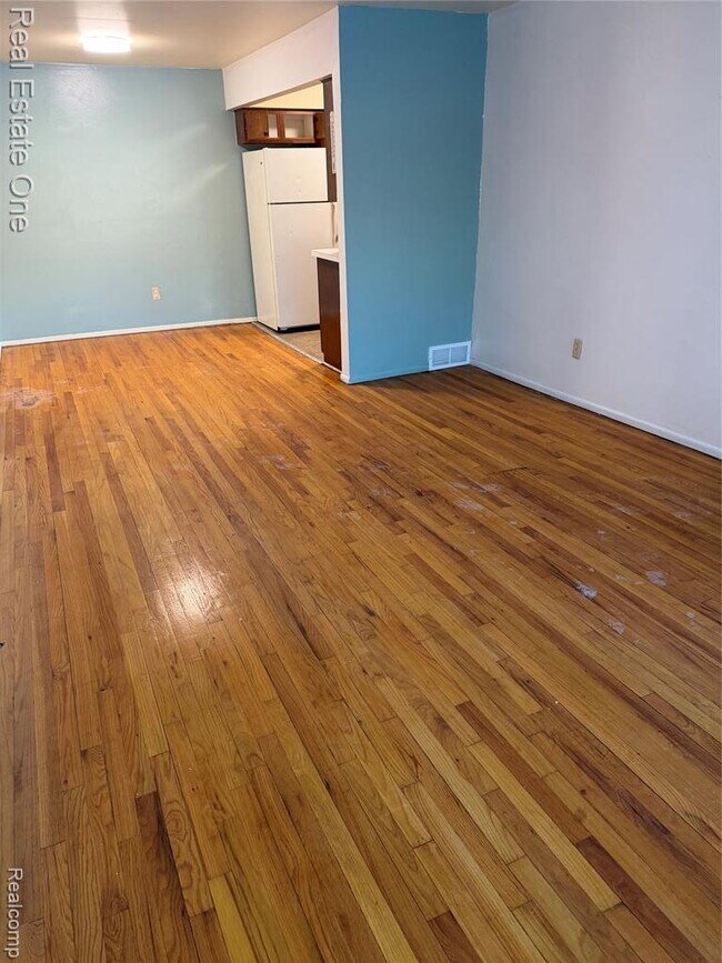 Building Photo - 25835 Lahser Rd