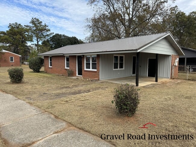 Building Photo - Beautifully Remodeled 3-Bedroom, 1-Bathroom House with Fenced Backyard