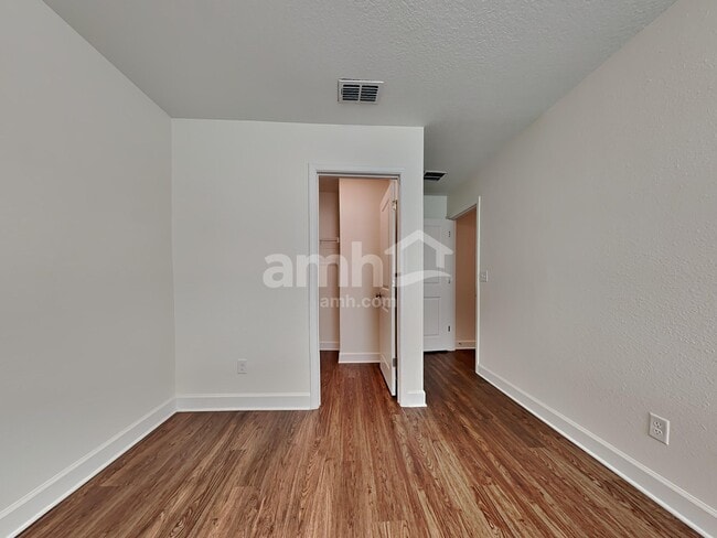 Building Photo - 450 Sandstone Dr