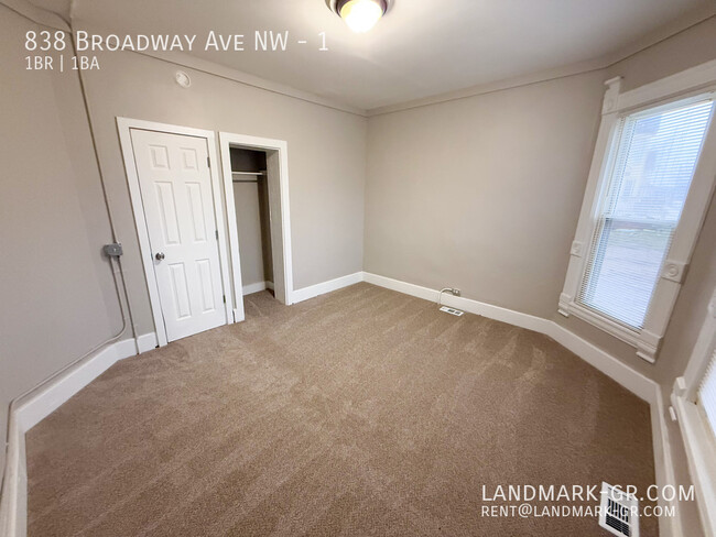 Building Photo - Updated 1-Bed, 1-Bath – First Month Rent $...