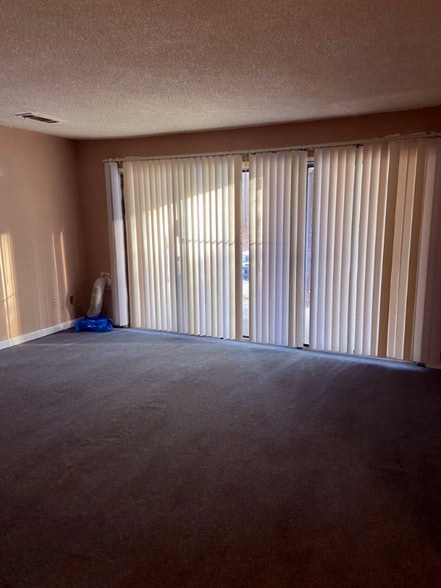 Building Photo - 3575 Oakvale Rd