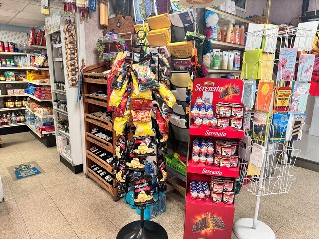 Building Photo - 5161 Collins Ave