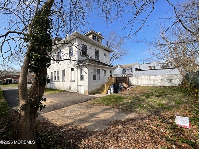 Building Photo - 1015 Mattison Ave