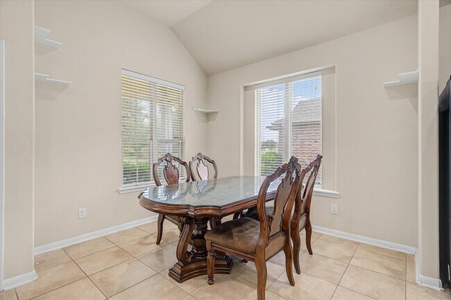 Building Photo - 3834 Raintree Village Dr