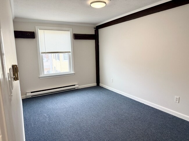 Building Photo - Well maintained inside and out