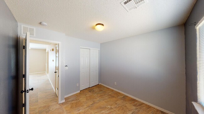 Building Photo - 14336 Desert Sage Dr