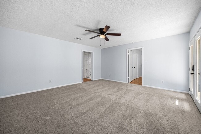 Building Photo - 2926 Meadowcreek Dr