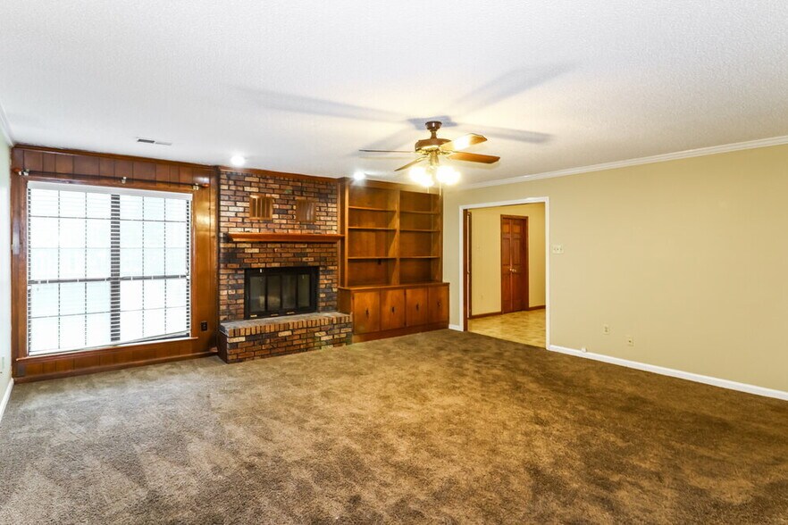 Building Photo - 928 Pheasant Hollow Dr